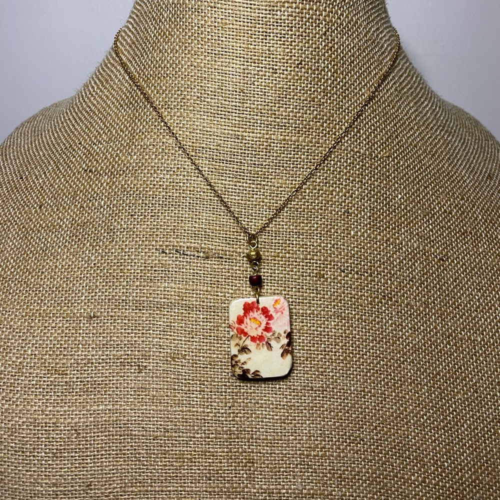 Flower/gold necklace